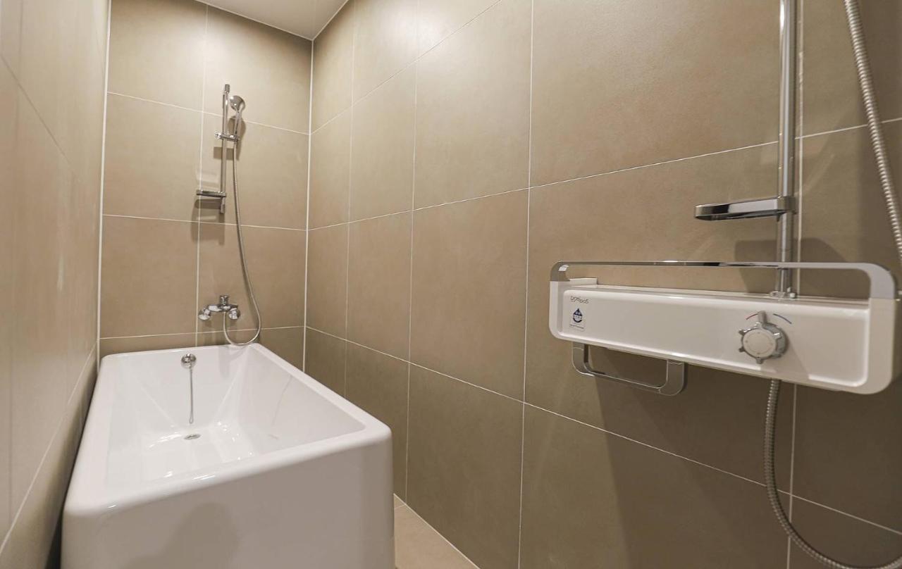Hotel Grand Bay בוריאונג מראה חיצוני תמונה
